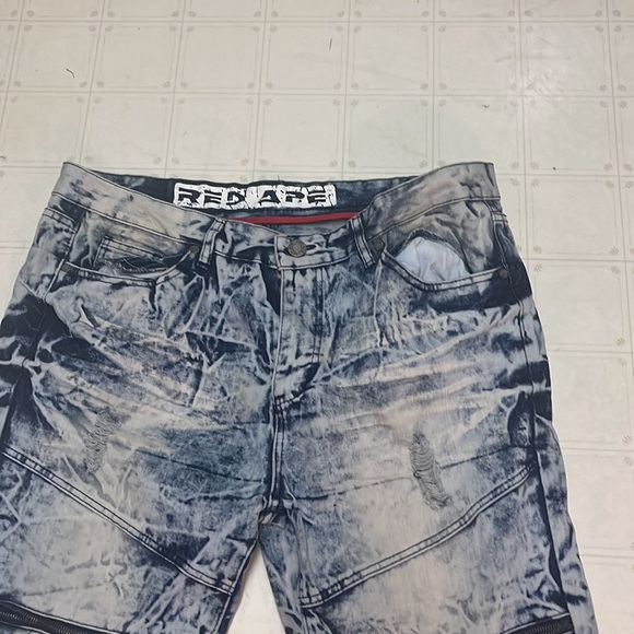 Red Ape Size 40X30 - Picture 3 of 13